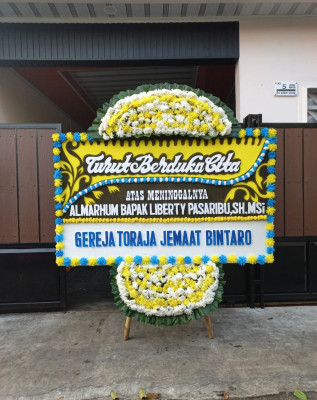 Papan Bunga Duka di Banjar Agung